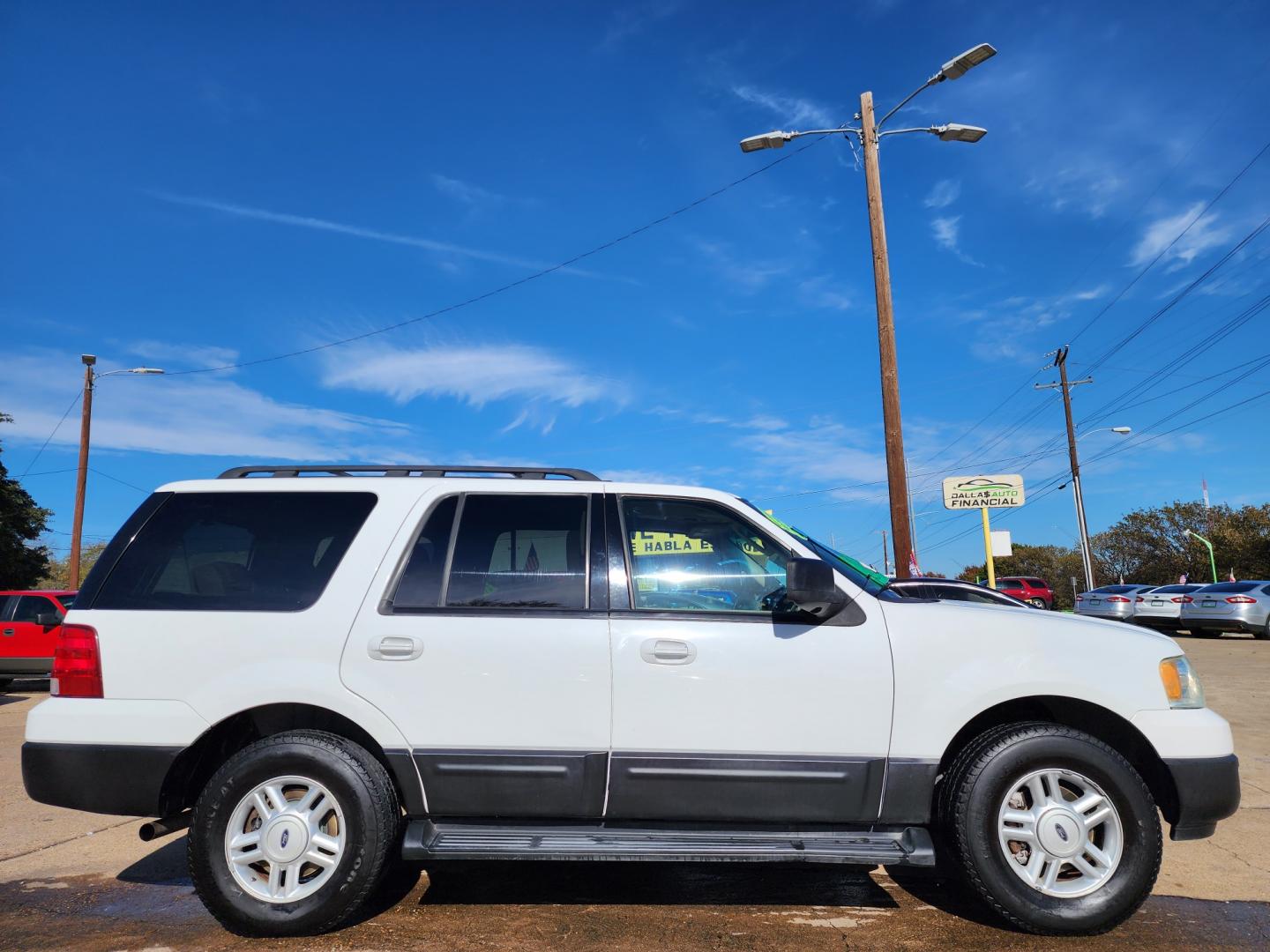 2005 WHITE Ford Expedition XLT (1FMPU15555L) with an V8 engine, AUTO transmission, located at 2660 S.Garland Avenue, Garland, TX, 75041, (469) 298-3118, 32.885551, -96.655602 - Welcome to DallasAutos4Less, one of the Premier BUY HERE PAY HERE Dealers in the North Dallas Area. We specialize in financing to people with NO CREDIT or BAD CREDIT. We need proof of income, proof of residence, and a ID. Come buy your new car from us today!! This is a Super Clean 2005 FORD EXPED - Photo#2